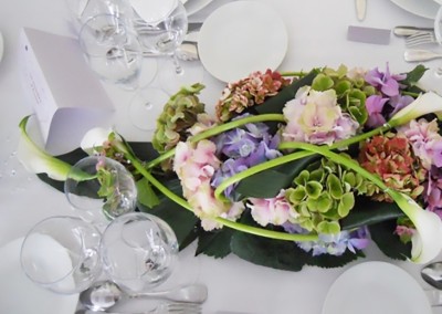 Des hortensias multicolores pour un mariage pastel