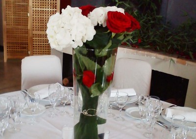 Une décoration florale pour un mariage rouge et blanc